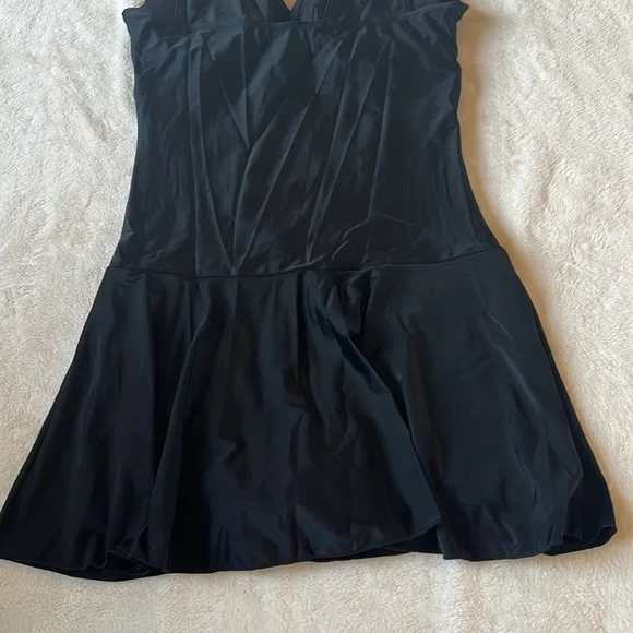 NWT, Medium Women's One Piece Swimsuits Tummy Control Swim Dresses Swimsuit. - Picture 9 of 11